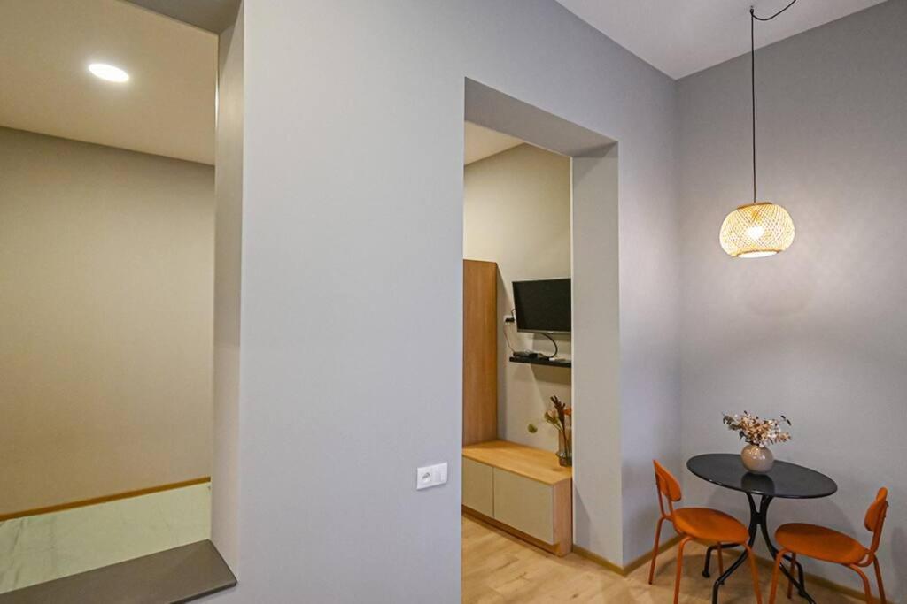 Studio With Balcony In Old City Tbilisi Esterno foto